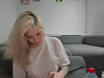 female cam girl honey_sunshine image #2254183