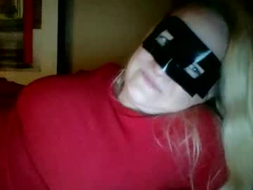 ducttappedblondief  female  webcam
