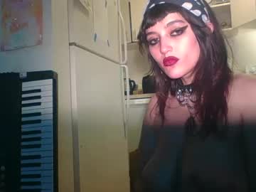 female cam couple dahliadeathslut image #4010354