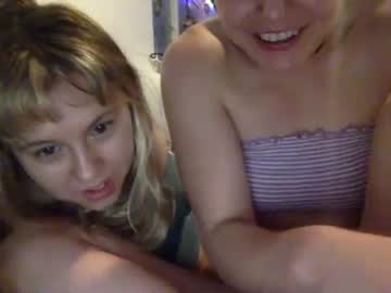 female cam couple pixiedreamslut image #1660785