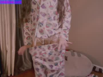 female cam girl chroniclove image #3095685
