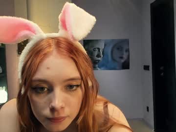 lily_knockers  female  webcam
