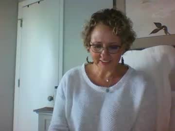 female cam girl momnxtdoor image #4039135