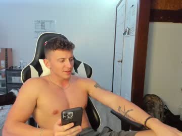 female cam couple cowsgomoo101 image #3245672