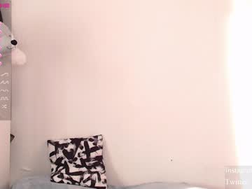 female cam girl _littleferaliberry_ image #197002