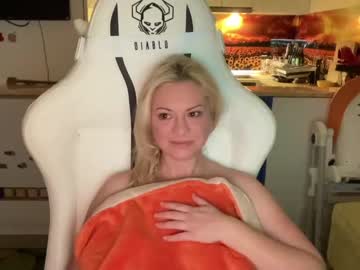 female cam girl kiradivine image #3780765