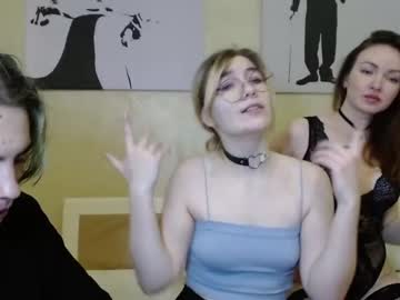female cam couple shyybabybannyy image #859114