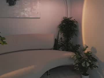 theaura  female  webcam