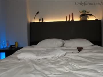 female cam couple ari_lovexo image #3045300