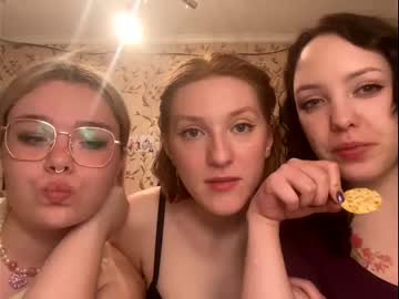 female cam couple greedbiiitchs image #3926833
