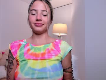 female cam girl naivebby01 image #950415