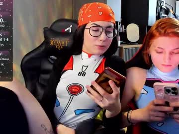 female cam couple agressiwe image #4074215