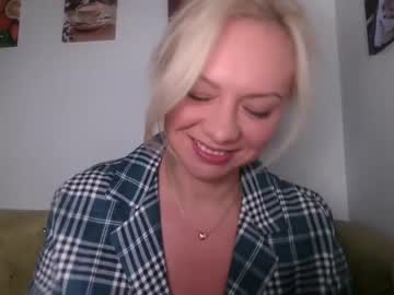 female cam girl kiradivine image #3386835