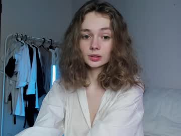 female cam girl mxxnsxsul image #2187480