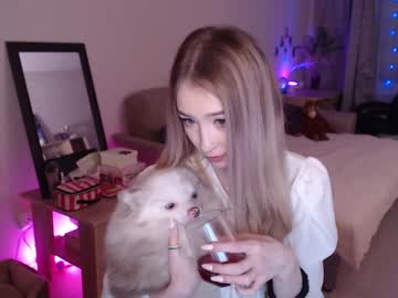 female cam girl gudeeetama image #243935