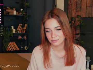 female cam couple thomashelena image #1250531