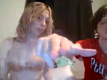 female cam couple leojamie image #2047165