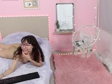 female cam girl little_effy18 image #1092151