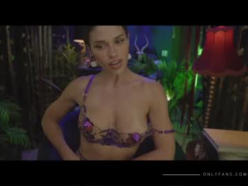 female cam girl lucieoude_ image #2585758