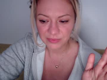 female cam girl kiradivine image #1887592