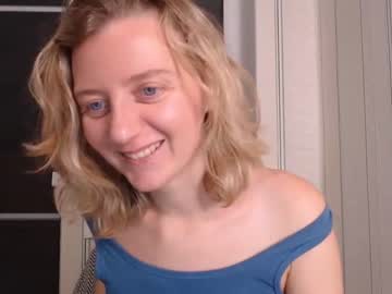 elly_helly  female  webcam