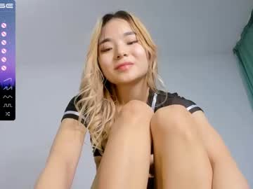 female cam girl peow_peow_ image #2807648