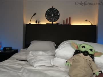 female cam couple ari_lovexo image #3043320