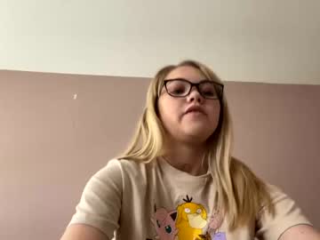 female cam girl madisonluvxoxo image #2482528