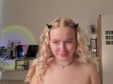 female cam couple charming_daisy image #2373245