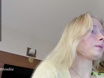female cam girl bestblondiiecb image #2774139