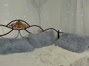 mikaelaeldzeo  female  webcam