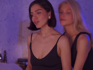 female cam girl _2strangers image #2075709