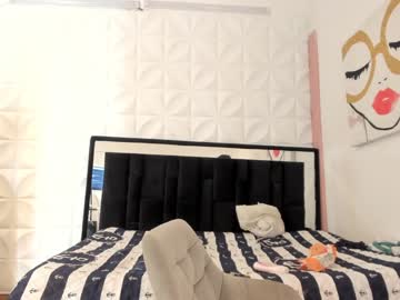 female cam couple dastan_yesevii image #3336510