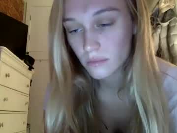 female cam girl daddyslittleangels_ image #689676