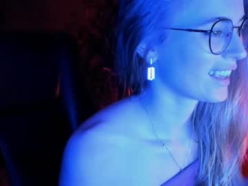 female cam girl linellali image #2914111