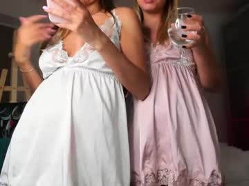 female cam couple aggie_and_hanna image #579034