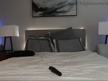 female cam couple ari_lovexo image #2110709