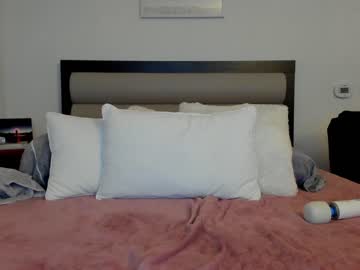 female cam girl carliescott_meow image #1502373
