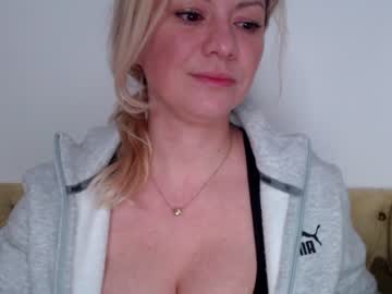 female cam girl kiradivine image #1707951