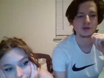 female cam couple leojamie image #993102