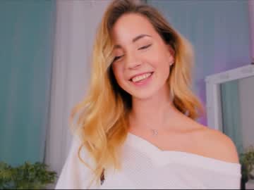 female cam girl emmi_rosee image #3157075