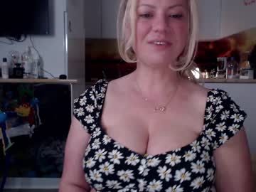 female cam girl kiradivine image #1751435