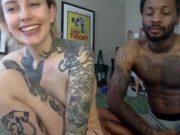 female cam couple mickinmolly image #954317