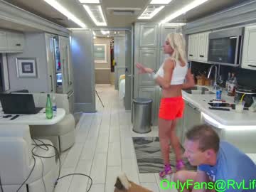 female cam girl rvlifebarbie image #1393181