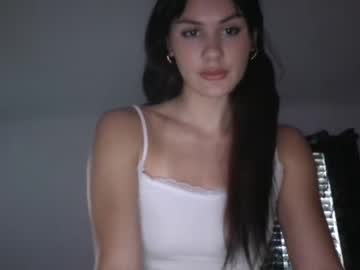 female cam girl jenniferlovexo image #4002178