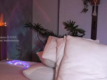 female cam girl _deepthroatgalactica image #2962622