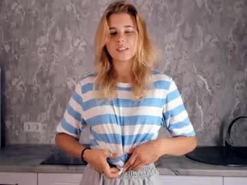 gillianengelby  female  webcam