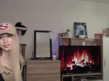 female cam girl gudeeetama image #365319