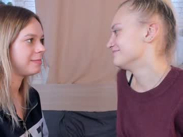 female cam couple zoejulie image #2638417