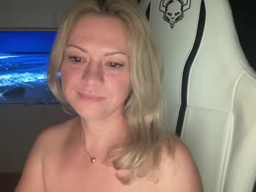 female cam girl kiradivine image #2584194